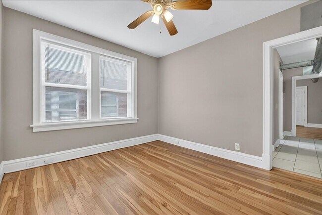 Building Photo - Meryl Wears Prada