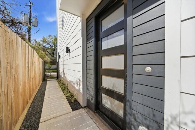 Building Photo - 1607 Barbee St