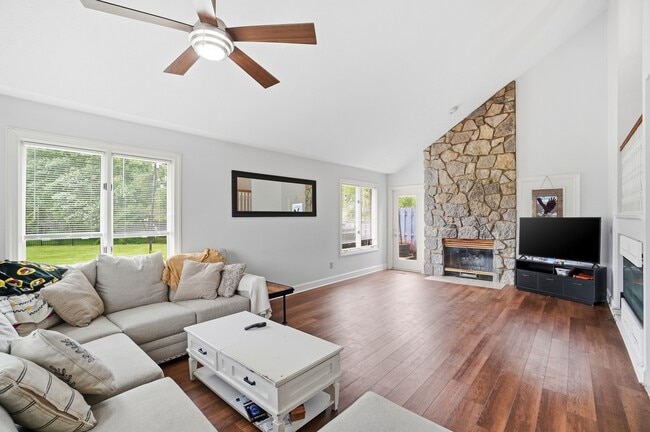 Building Photo - 665 Deer Creek Path