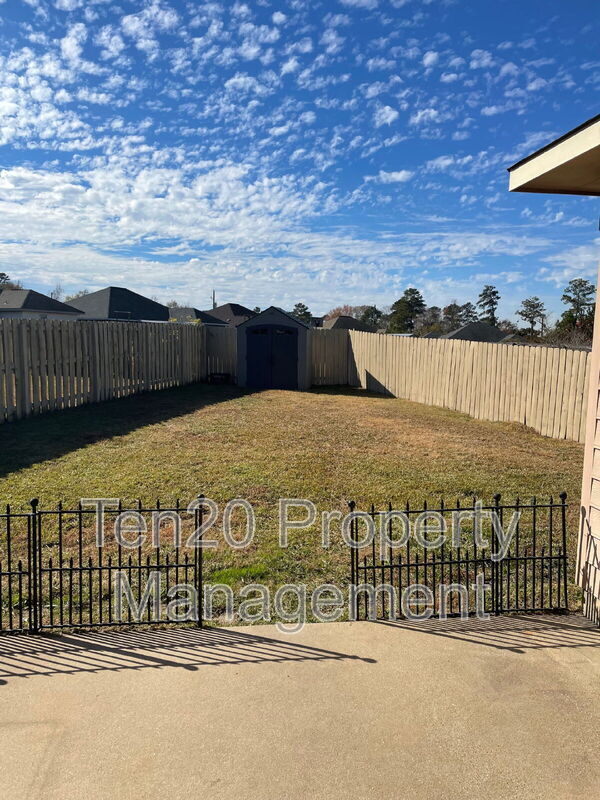 Building Photo - 5715 Boby Dr