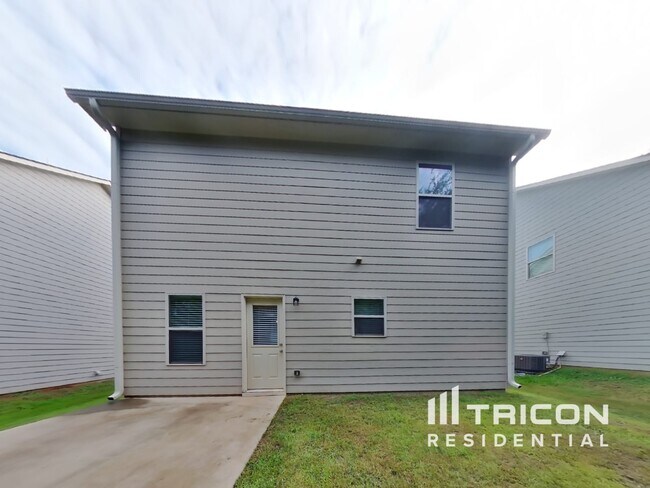 Building Photo - 52 Carriage Hls Dr SE