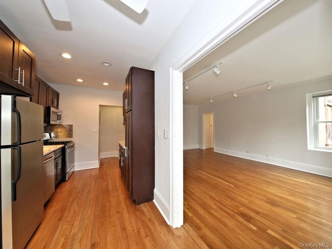 Building Photo - 490 Bleeker Ave