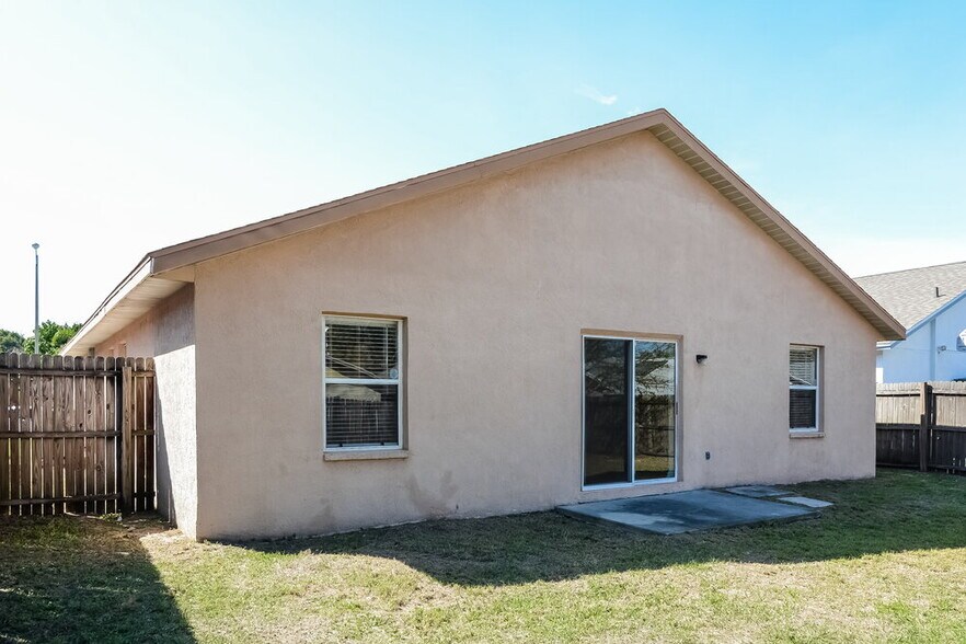 Building Photo - 535 Royal Ridge St