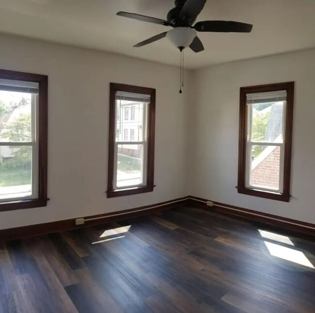 Building Photo - Available Now - Charming 3 Bedroom, 1.5 Ba...