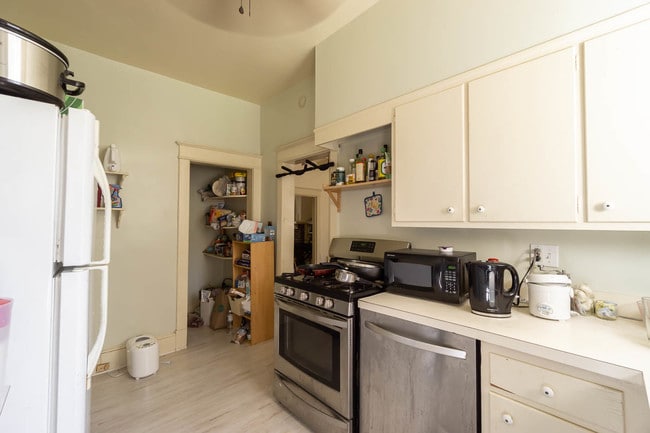 Building Photo - 3204 Porter St NW