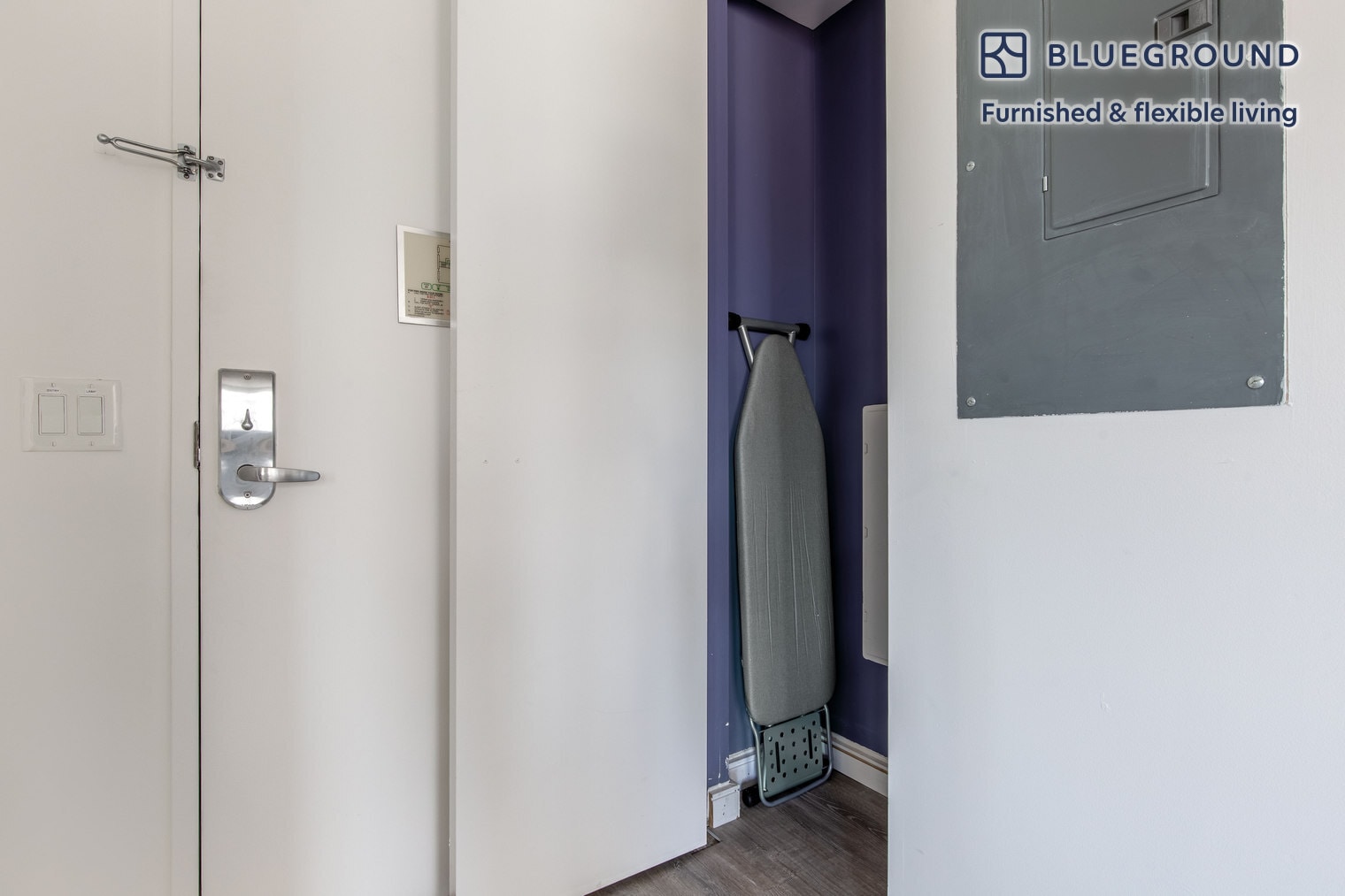 Building Photo - 70 W 45th St