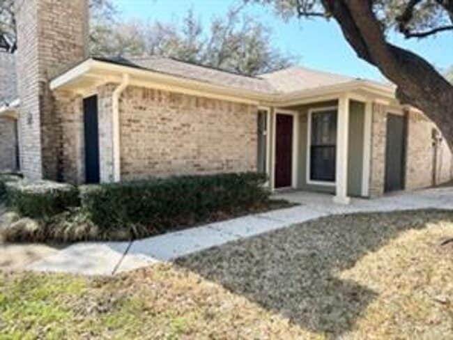 Building Photo - First-Floor 2BR/2BA Condo in Plano with Fireplace + 2 Carports