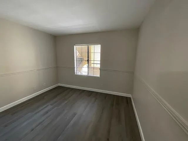 Building Photo - Updated Canyon Country Condo in Gated Community