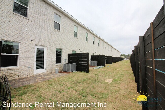 Building Photo - 3 br, 2 bath House - 1829 Stable Lane