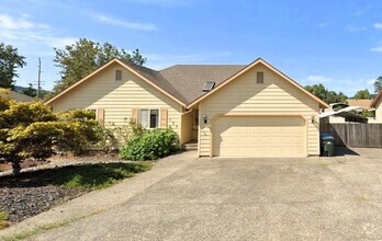 Building Photo - 3 Bedroom 2 Bath House in Sutherlin