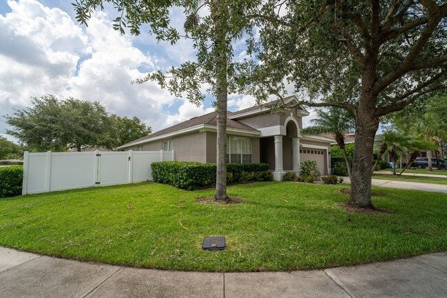 Building Photo - Cute and Spacious 3/2 House w/Bonus Room i...