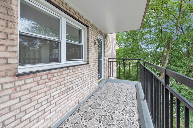 Building Photo - 25 Cartright St