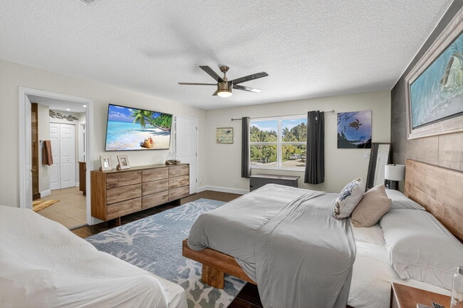 Building Photo - 6701 Hillside Ln