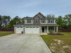 Building Photo - Beautiful 4 Bed 2.5 Bath Home with Fenced Backyard