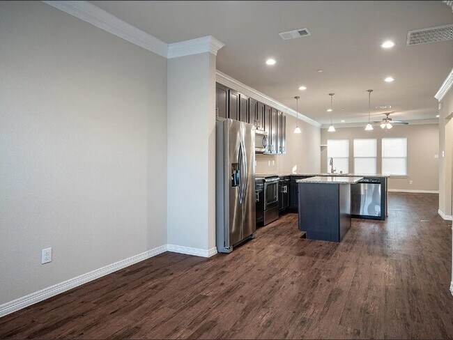 Building Photo - 2708 Vine Ct