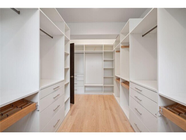 Building Photo - 209 Westwood Dr N