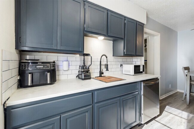 Building Photo - 309 Blake Dr