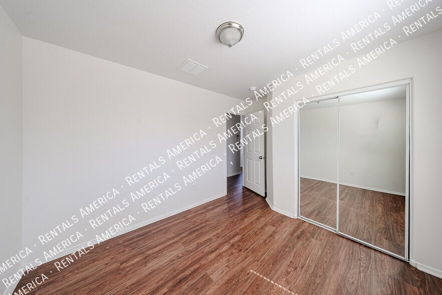 Building Photo - 3005 W Ferruccio Pl