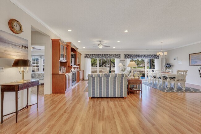 Building Photo - "Spacious Golf and Lagoon View 2 Bed, 2 Bath Rental Home in Sun City!