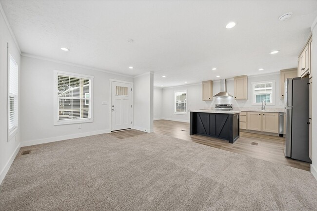 Building Photo - 3 Bed / 2 Bath Home in Hickory FOR RENT Pet Friendly!