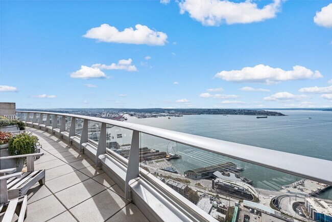 Building Photo - Luxury 2 Bed 1.75 Bath Furnished Downtown Seattle Condo with Stunning Views