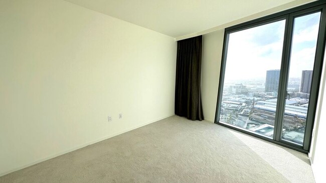 Building Photo - 1000 Auahi St