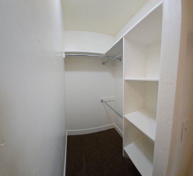 Building Photo - 2 bed, 2.5 bath townhome in Lincoln Park
