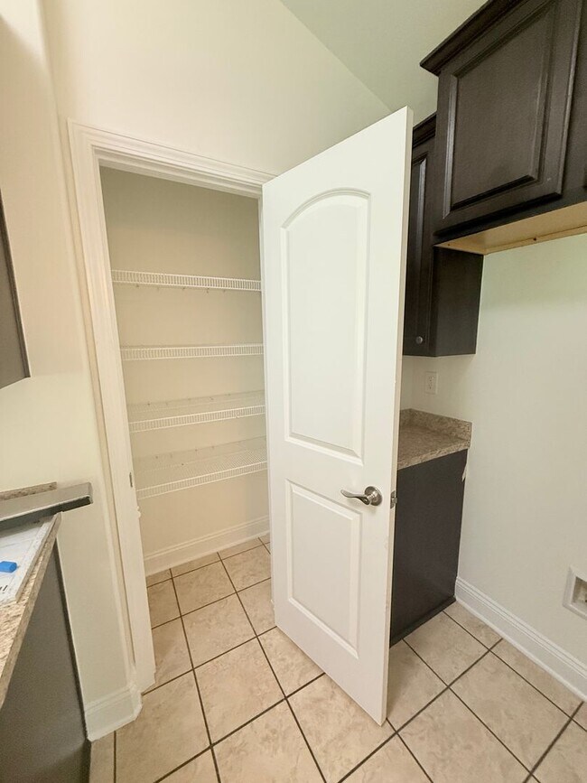 Building Photo - Stunning 3-Bedroom, 2-Bathroom Home in Mad...