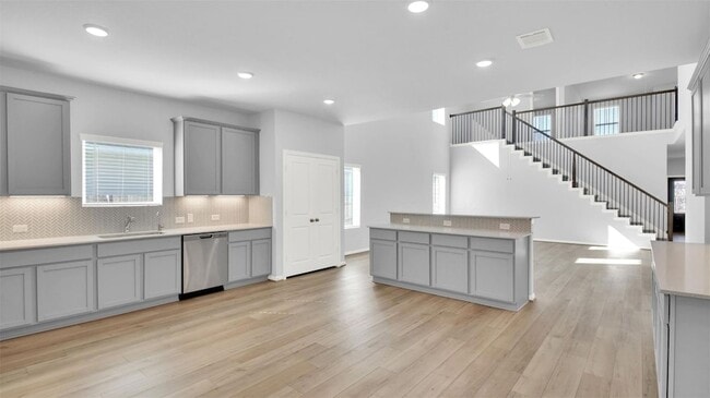 Building Photo - 113 Greenthread Dr