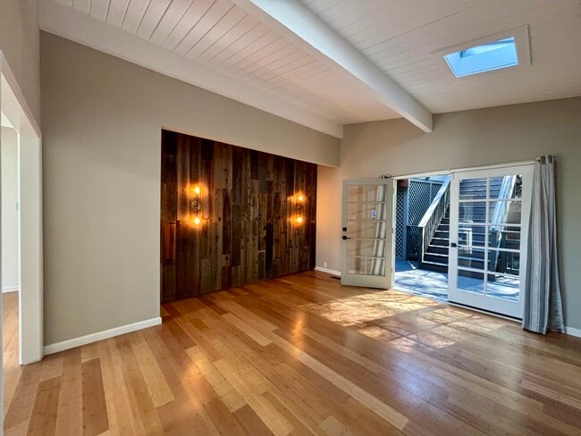 Building Photo - 6207 Westover Dr