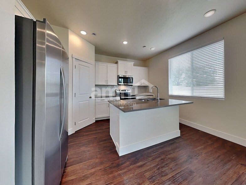 Building Photo - 11503 W Mesquite St