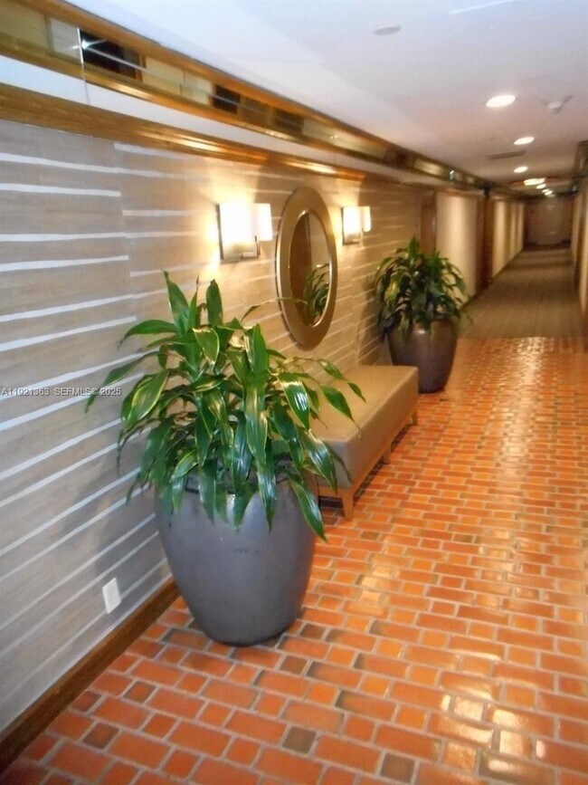 Building Photo - 4000 Towerside Terrace