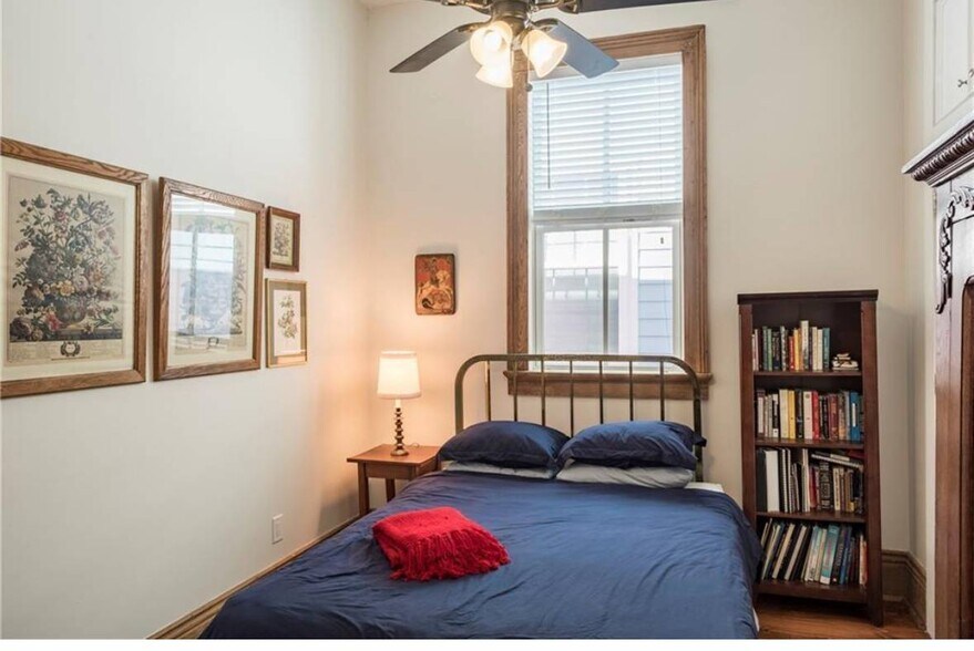 Building Photo - 620 S Lopez St