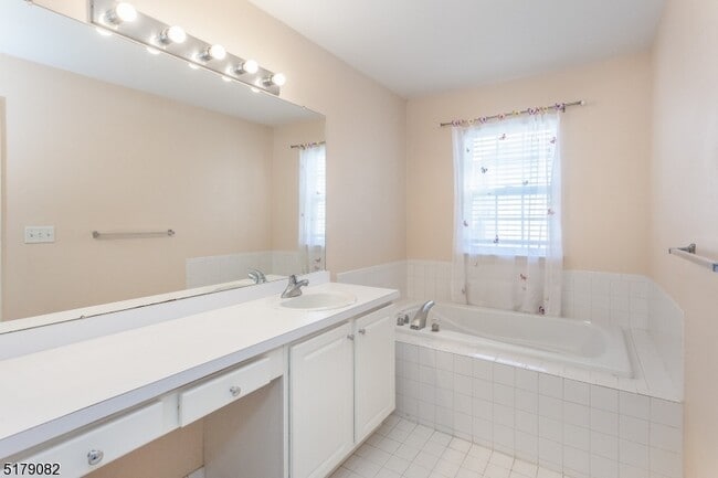 Building Photo - 135 Winding Hill Dr