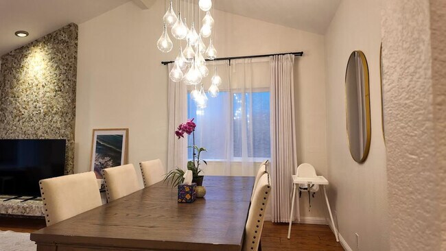 Building Photo - 6505 Skyfarm Dr