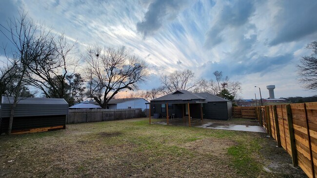 Building Photo - 1503 S 15th St