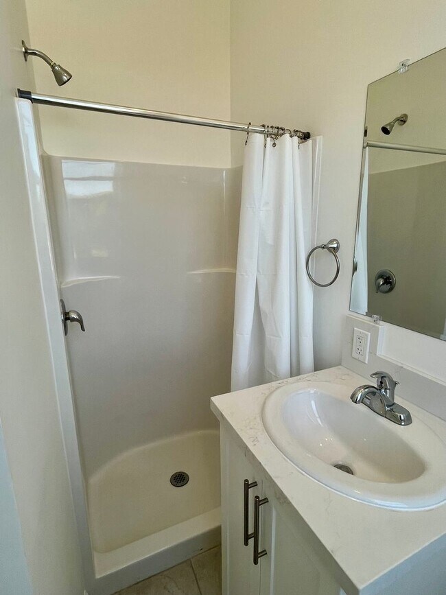 Building Photo - 1 Bedroom 1 Bath in Kensington