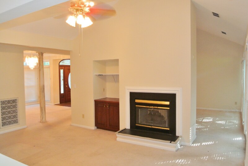 Building Photo - 2036 Hen House Dr