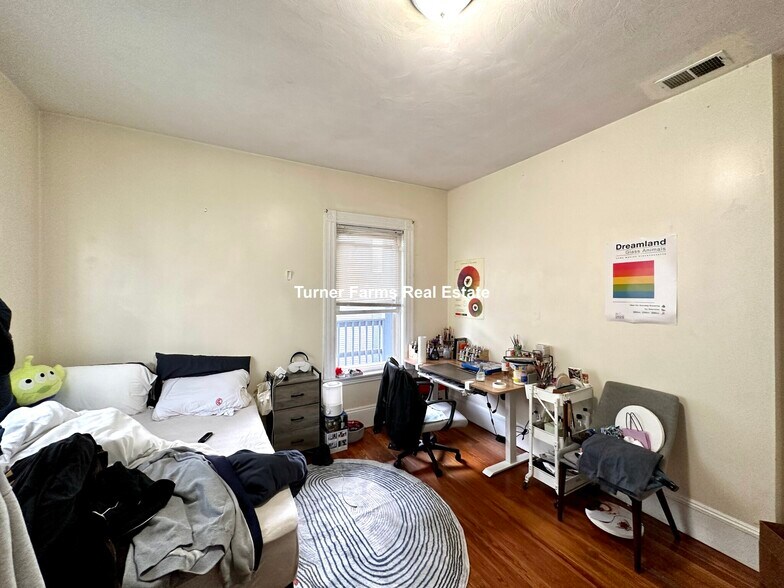 Building Photo - 8 Carmel St