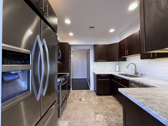 Building Photo - 49 Briar Hollow Ln