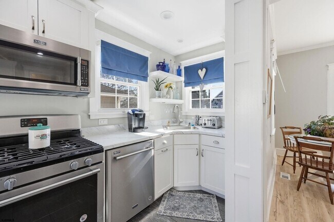 Building Photo - 115 N Sumner Ave