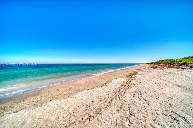 Building Photo - 1111 Crandon Blvd