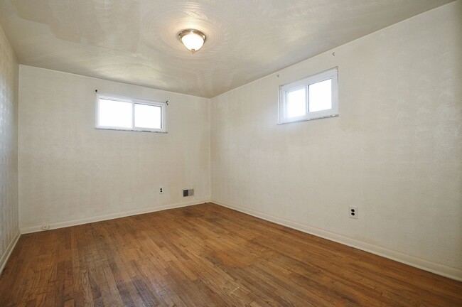 Building Photo - 3 Bedroom Home in Duquesne Available Now! ...