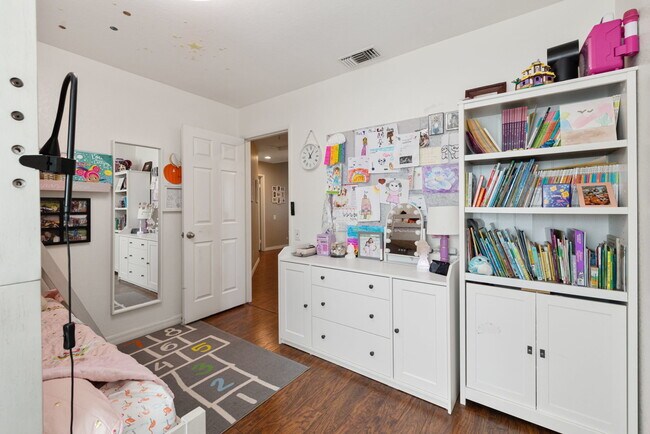 Building Photo - 43911 La Carmela Dr