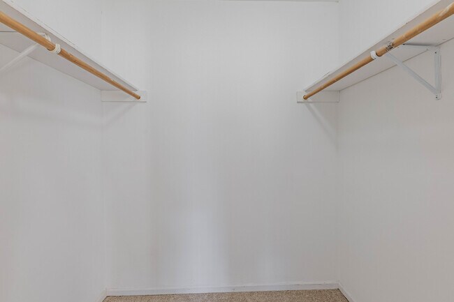 Building Photo - 237 Acorn Dr