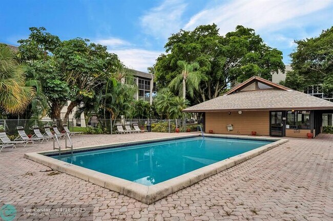 Building Photo - 9430 Poinciana Pl