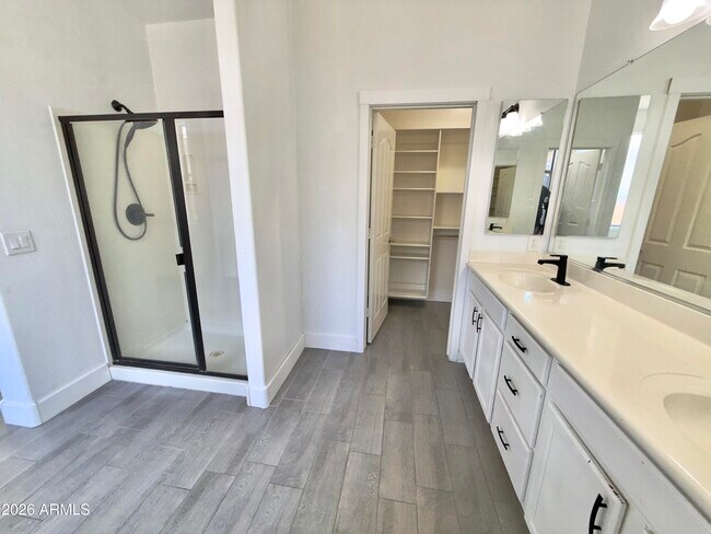 Building Photo - 7116 W Sophie Ln