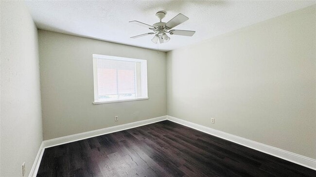 Building Photo - 10418 Towne Oak Ln