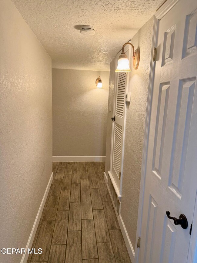 Building Photo - 4921 Vista Grande Cir