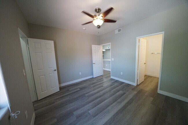 Building Photo - SHOWINGS AVAILABLE NOW